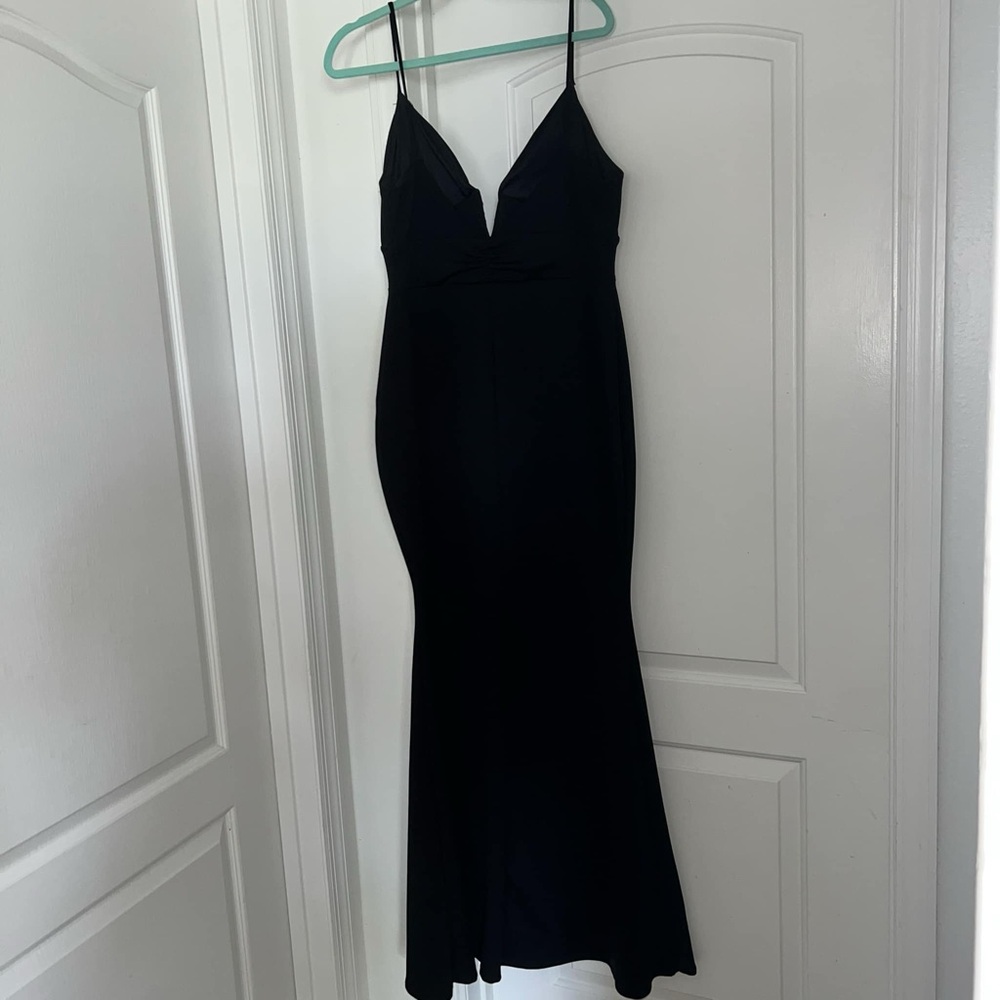 XL Black Spaghetti Strap Floor Length Formal Gown Plunging neckline